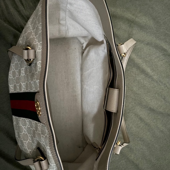 Gucci Handbags - Gucci tote